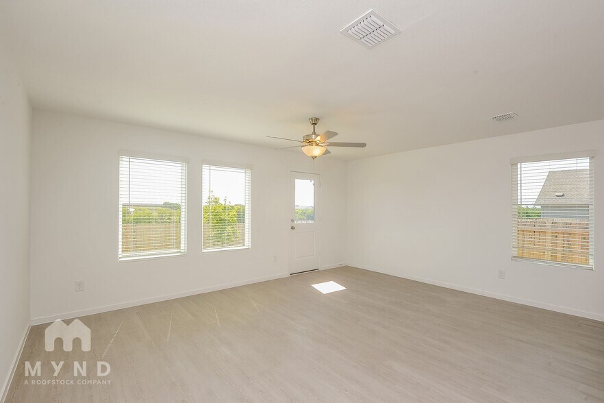 Building Photo - 2745 Mistwood Dr