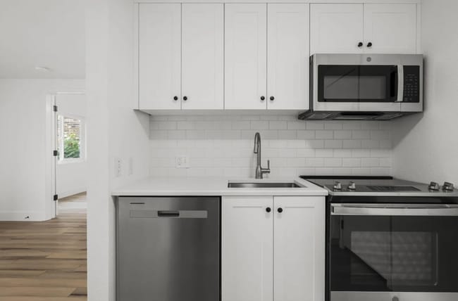 Building Photo - Beautifully Remodeled 1 Bed / 1 Bath in Midtown - Available 6/15!