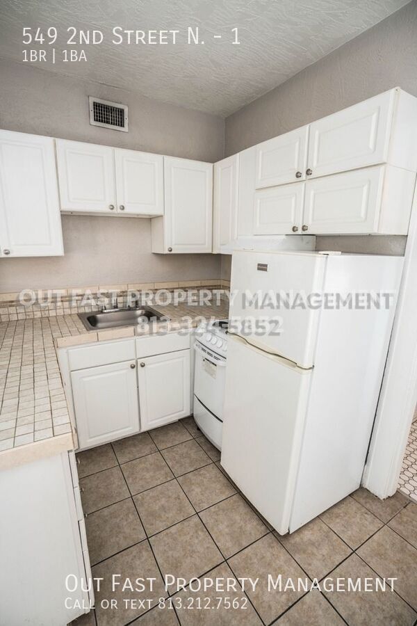 Building Photo - 549 2nd St N