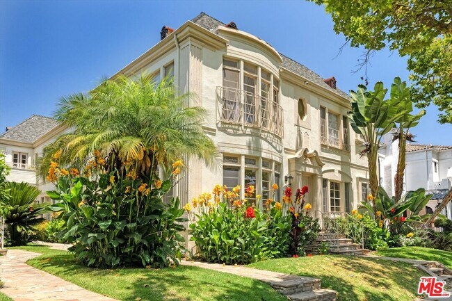 Building Photo - 9945 Robbins Dr