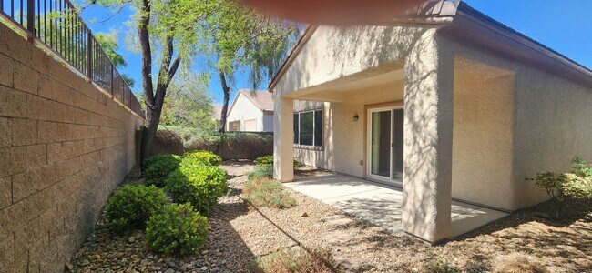 Building Photo - Freshly painted & all new carpeting - 3BR ...