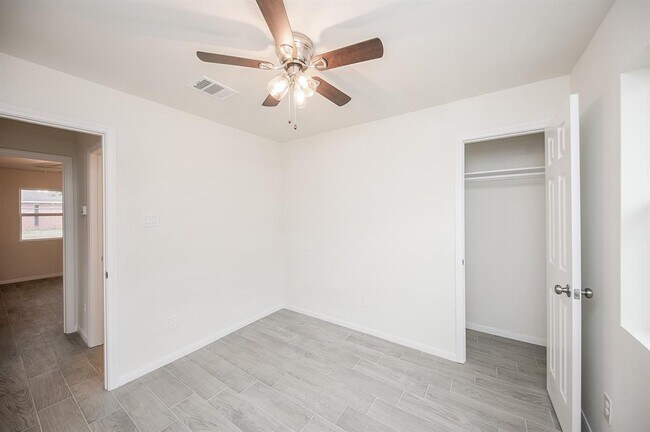 Building Photo - 5040 Mallow St