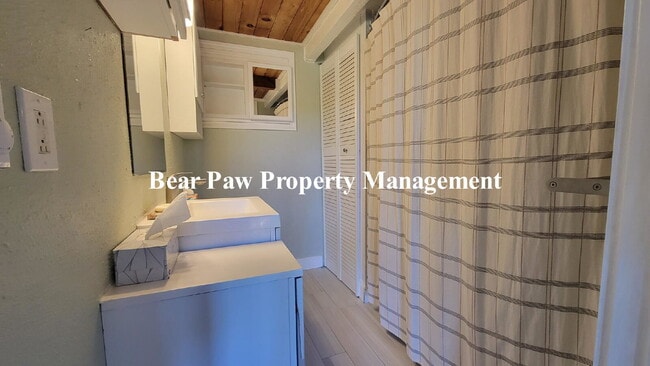 Building Photo - "Charming 2-Bedroom Retreat in Beautiful B...