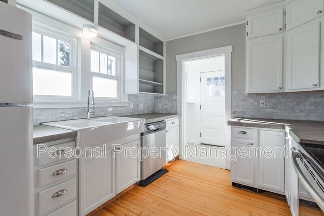 Building Photo - 3100 H St