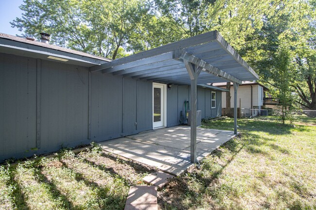 Building Photo - 3 Bed 2 Bath Home in Meadowbrook West Neig...