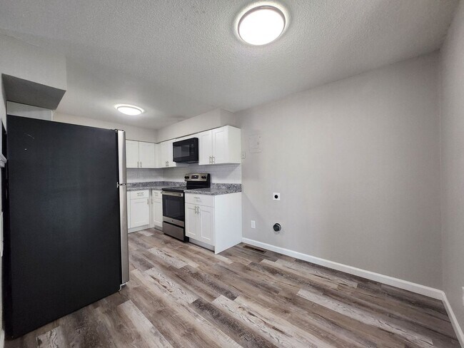 Building Photo - 1626 S Cascade Ave