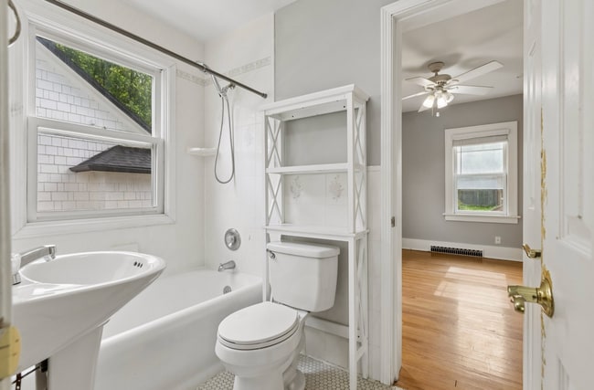Building Photo - 519 S 56th St