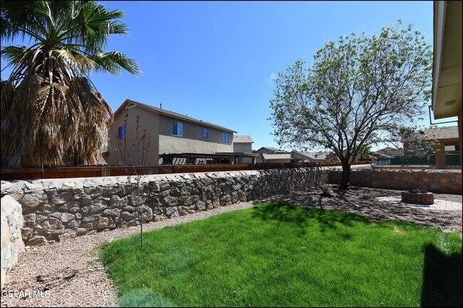Building Photo - 14309 S Cave Ave