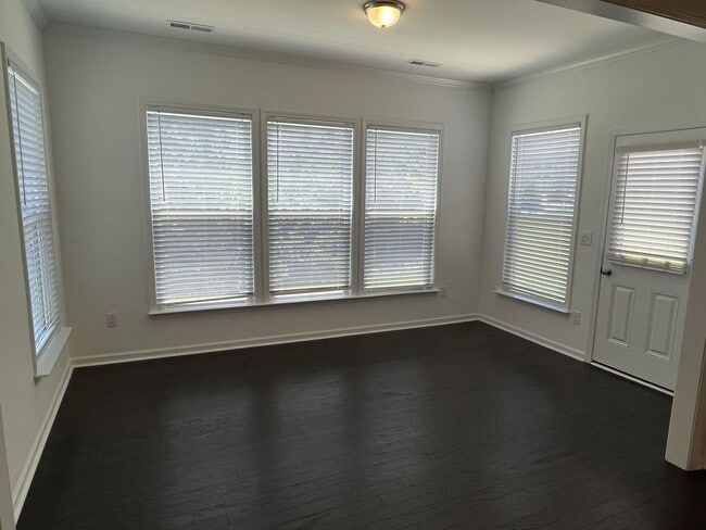 Building Photo - Large, Newer 4 Bedroom + Office and Loft i...