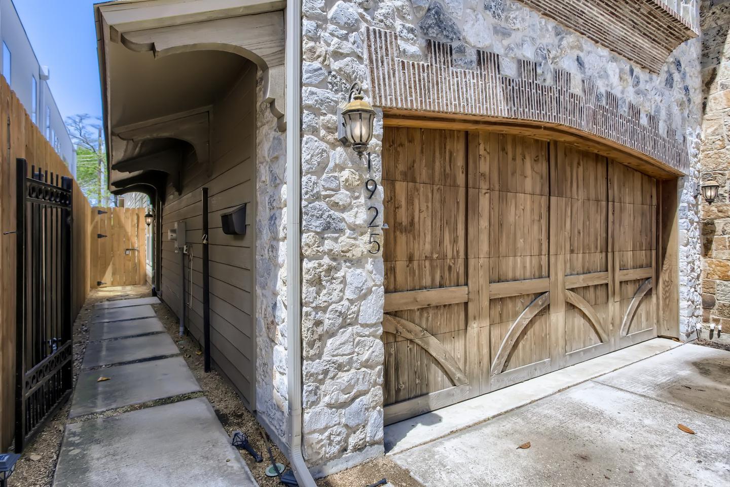 Building Photo - Elegant M Streets - Vickery Place home nea...