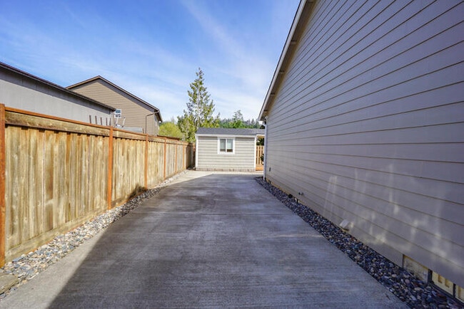Building Photo - BEAUIFUL RAMBLER IN SOUTHVIEW HEIGHTS