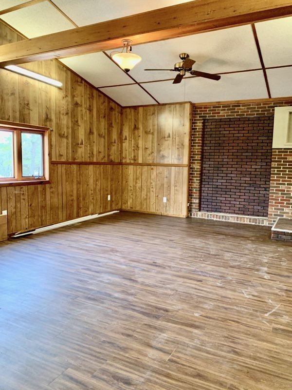Building Photo - 3-Bedroom Woodlawn Retreat with Gleaming Hardwoods & Spacious Layout!