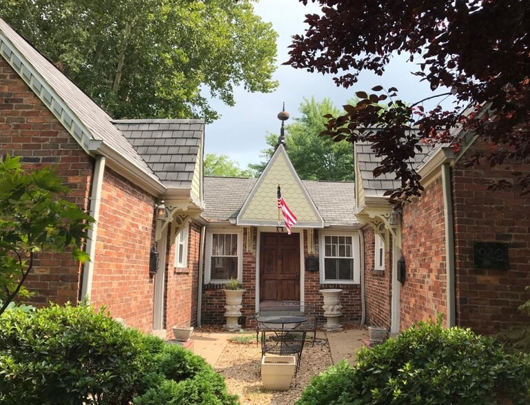 Primary Photo - 942 Russell St