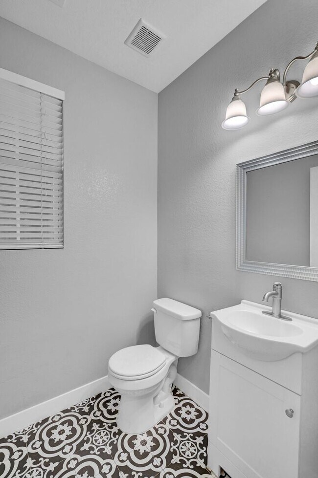 Building Photo - Charming 3-Bedroom Two-Story Home in Gated...