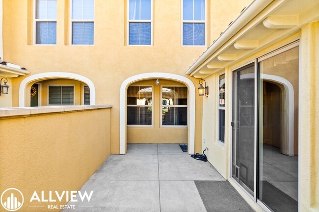 Building Photo - Stunning 3 Bedroom, 2.5 Bath in Sought-After Woodbury Community