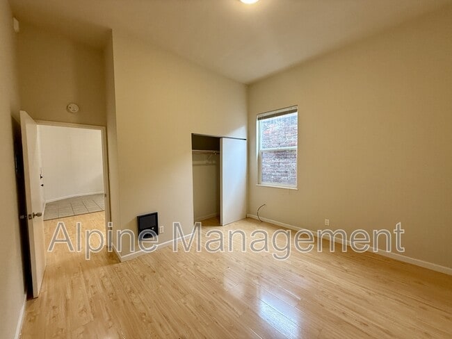 Building Photo - 2315 Mission St