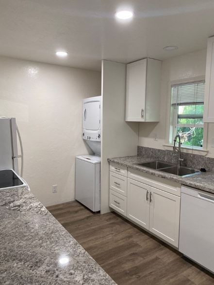 Building Photo - 734 W 3rd St