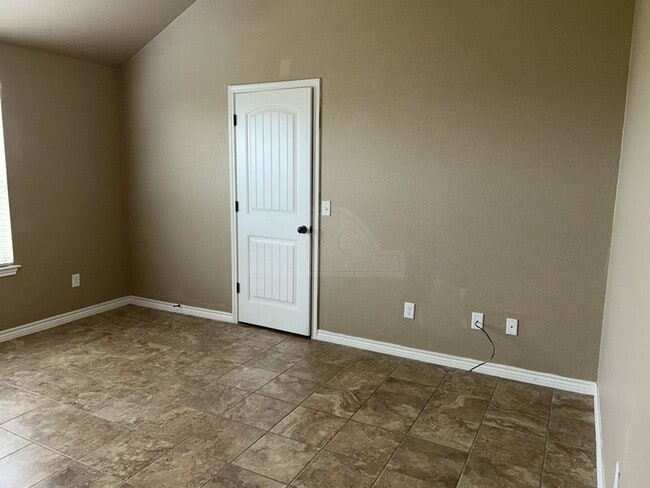 Building Photo - 504 Sladecek Dr