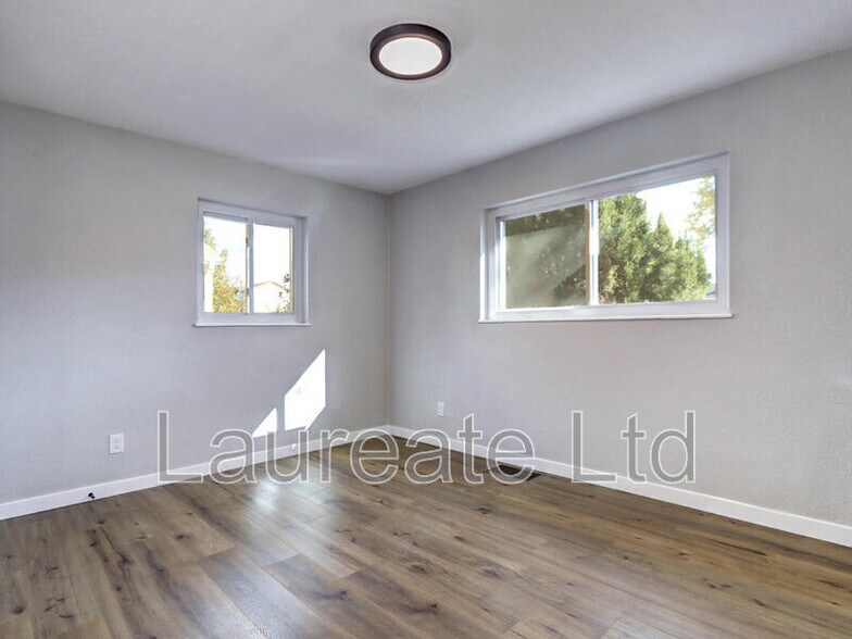 Building Photo - 3033 Leyden St