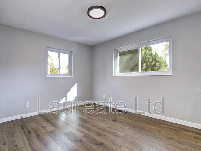 Building Photo - 3033 Leyden St