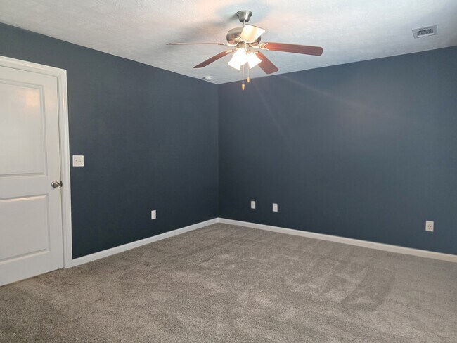 Building Photo - 697 Red Cedar Ct