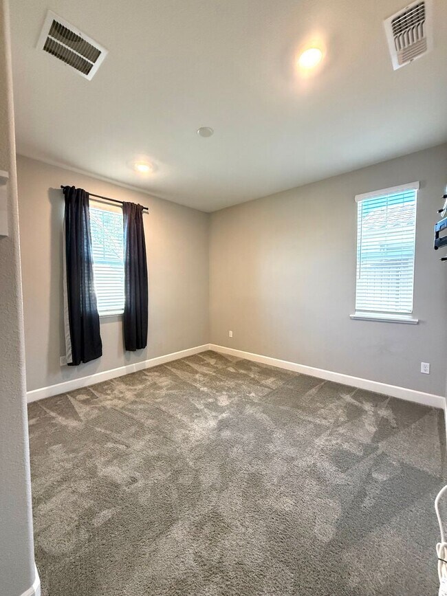 Building Photo - 2925 Walker Way