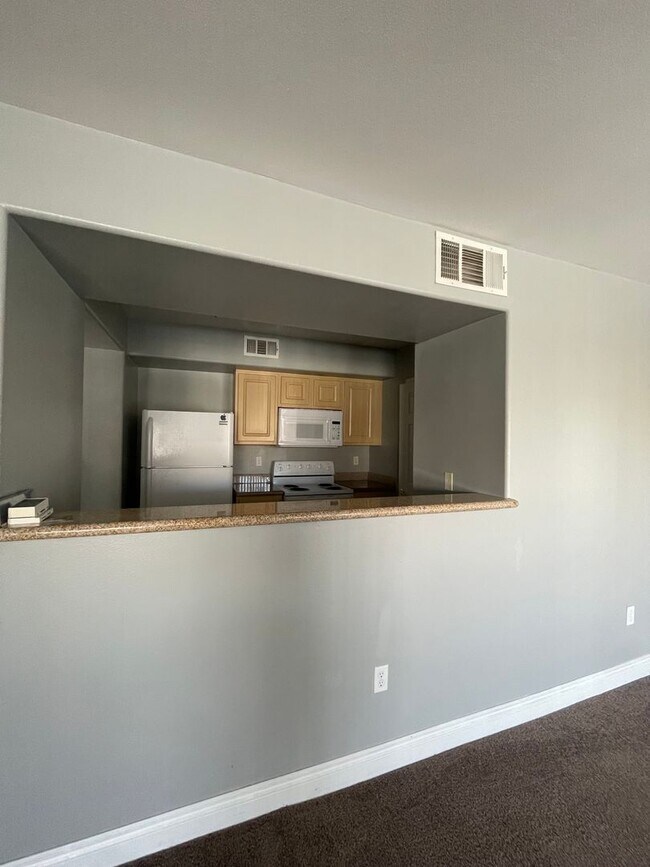 Building Photo - Cozy Condo