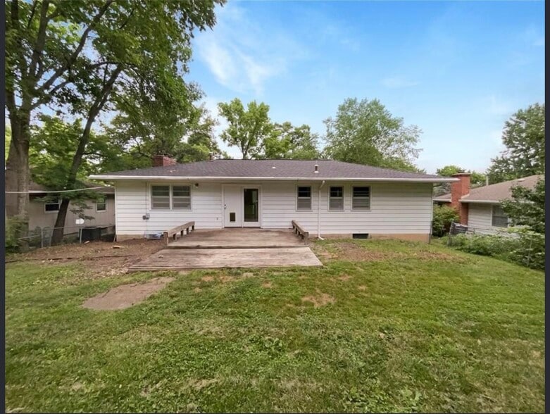 Building Photo - 119 W 104th Ter