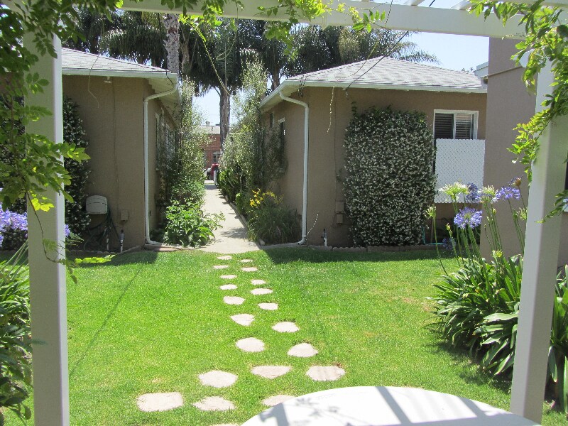 Building Photo - 2226 S Carmelina Ave