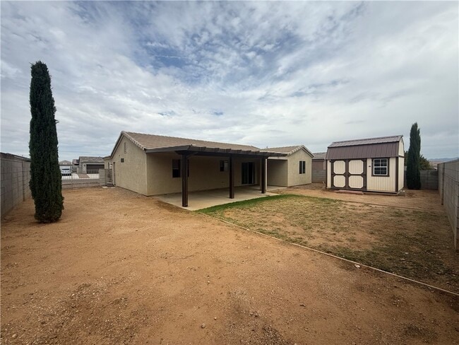 Building Photo - 2932 E Casa Linda