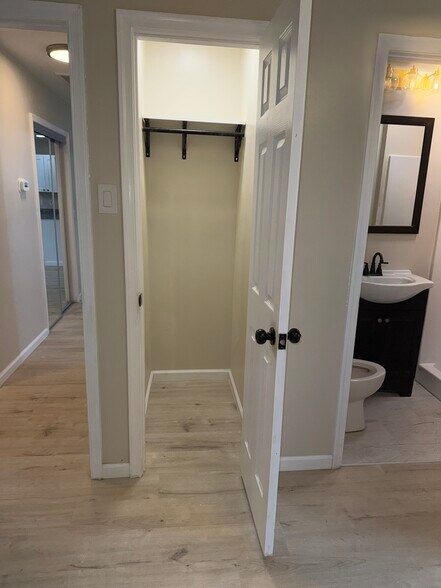 Building Photo - 901 Haledon Rd