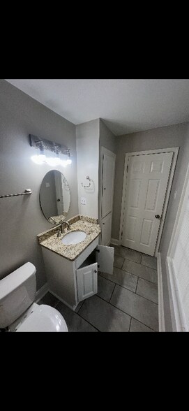 Building Photo - 5820 Windsor Dr