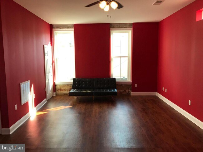 Building Photo - 2 W Loockerman St