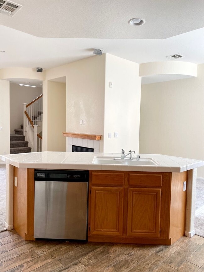 Building Photo - Contemporary Condo in Mission Valley