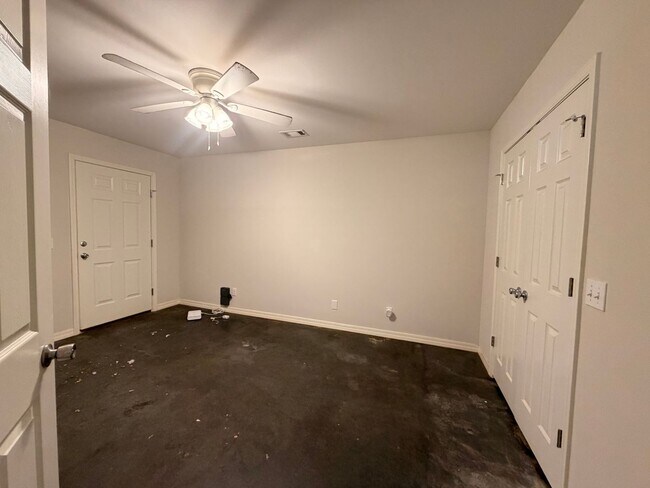 Building Photo - 1601 S Boston