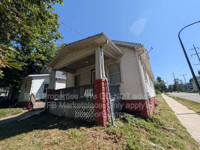 Building Photo - 1900 N Missouri Ave