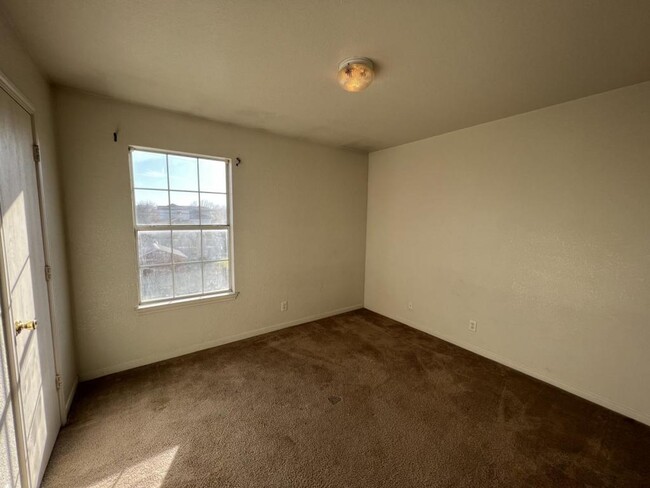 Building Photo - 1402 Dugger Cir