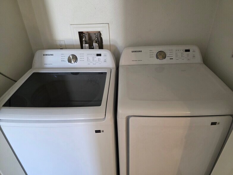 Building Photo - 1314 W 3rd St