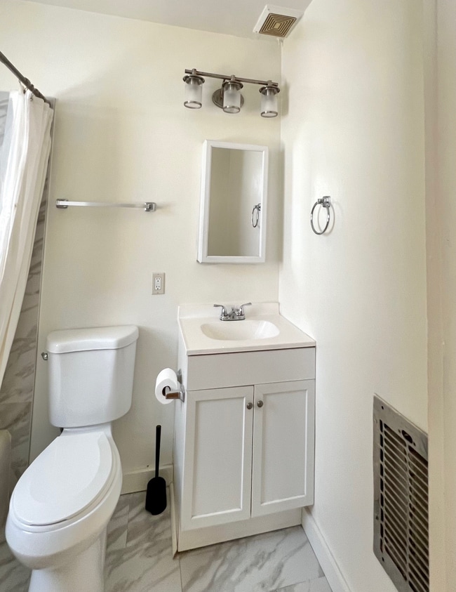 Bathroom - 1342 Yale St