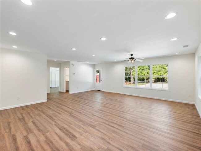 Building Photo - 8079 Beachwood Dr