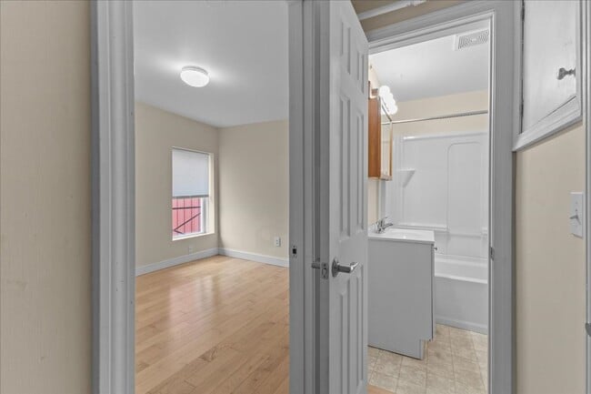 Building Photo - 141 Main St