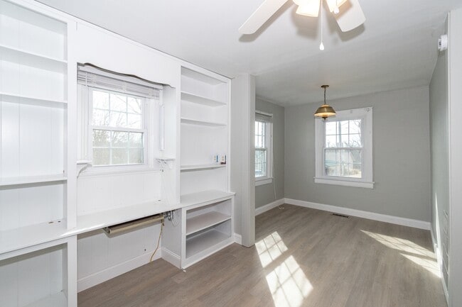 Building Photo - 412 Keeble St