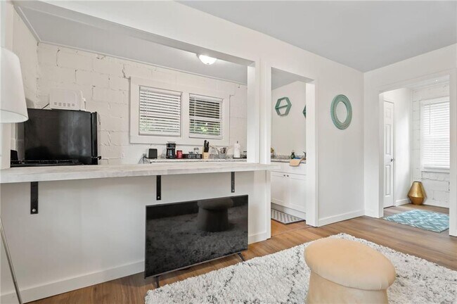 Building Photo - 255 Richardson Rd NW