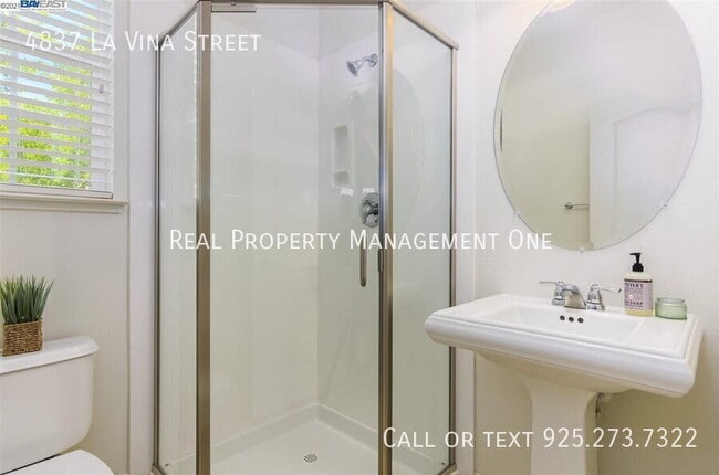 Building Photo - 4837 La Vina St