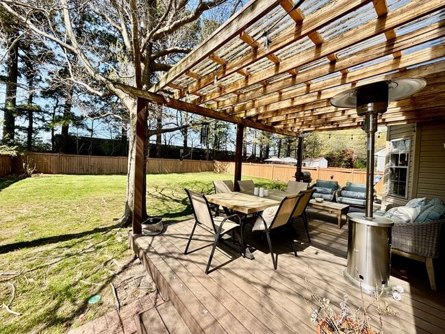 Building Photo - 3 bedroom/2.5 bathroom- Lake Cambridge- Kiln Creek