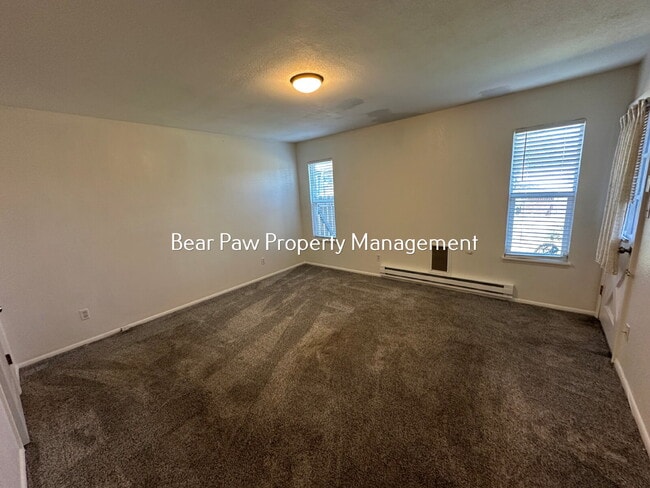 Building Photo - 2-Bedroom Duplex In North Evergreen!