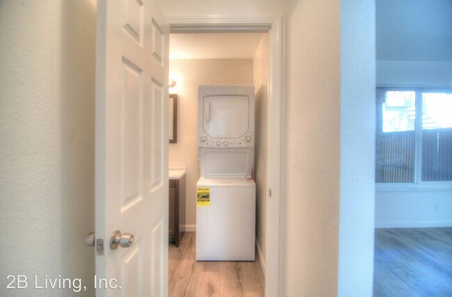 Building Photo - 300 Franciscan Ct