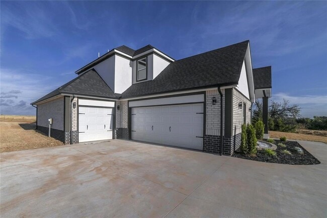 Building Photo - 4715 White Tail Ct