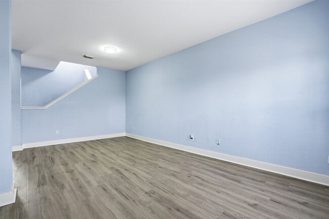 Building Photo - 11930 Longwood Garden Way