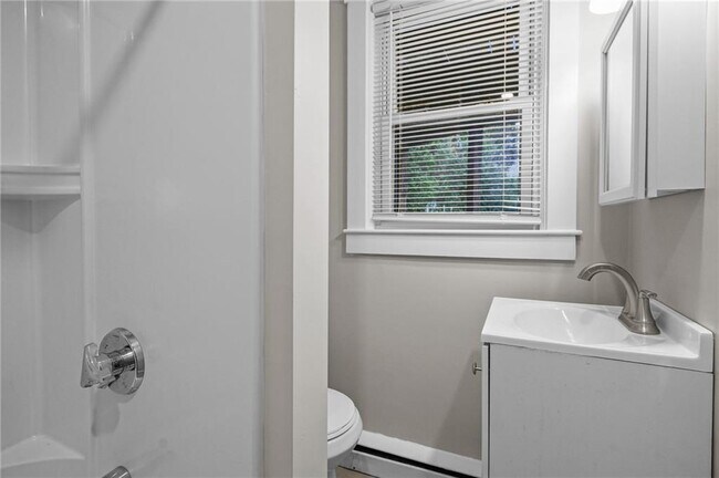 Building Photo - 54 Hillside Ave